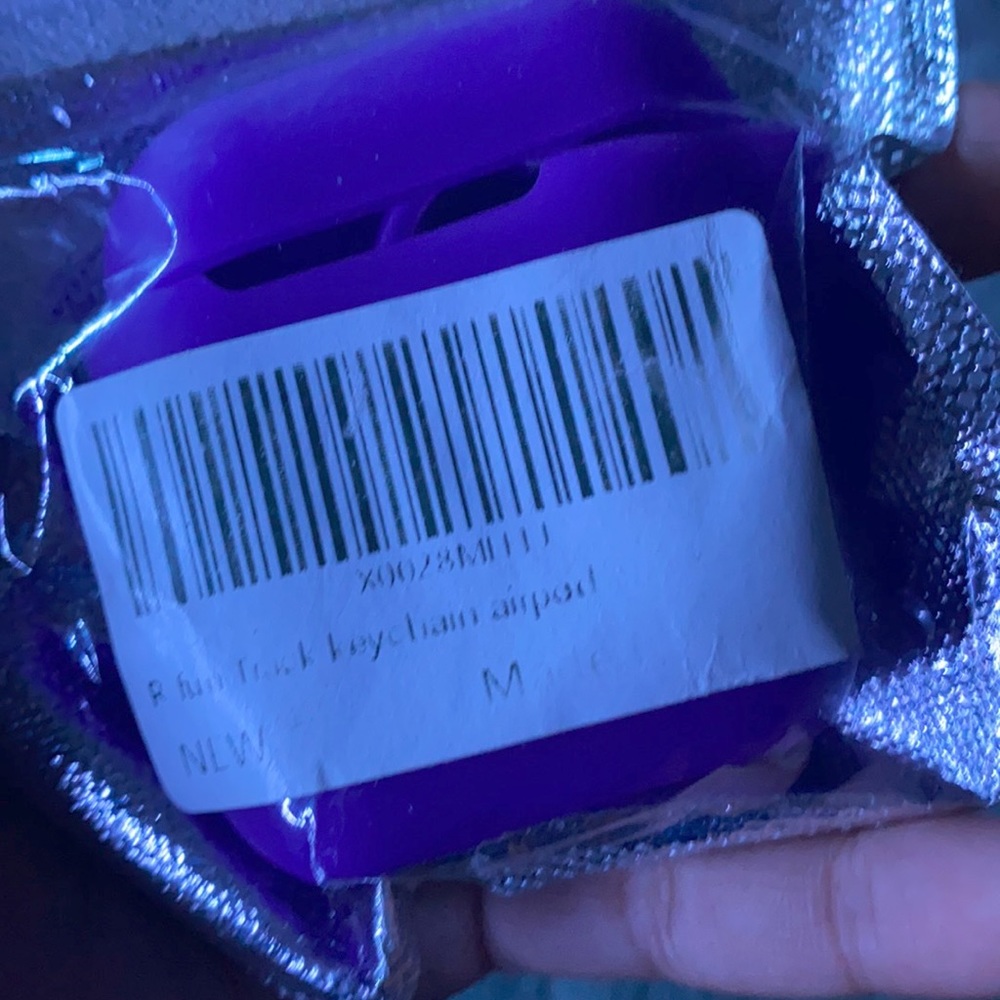 AirPod case - Picture 2 of 4